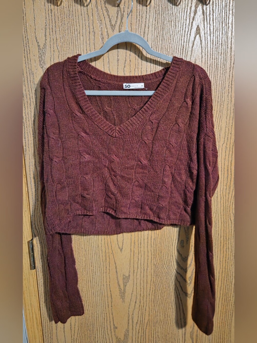 SO Cropped Cable Knit V-Neck Sweater in Wine